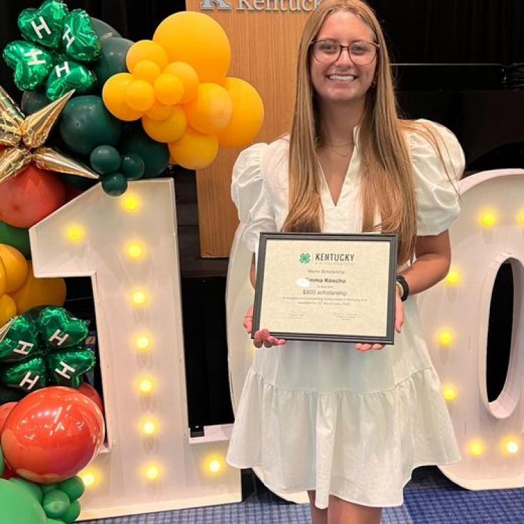  Emma Koscho receives 4-H Scholarship
